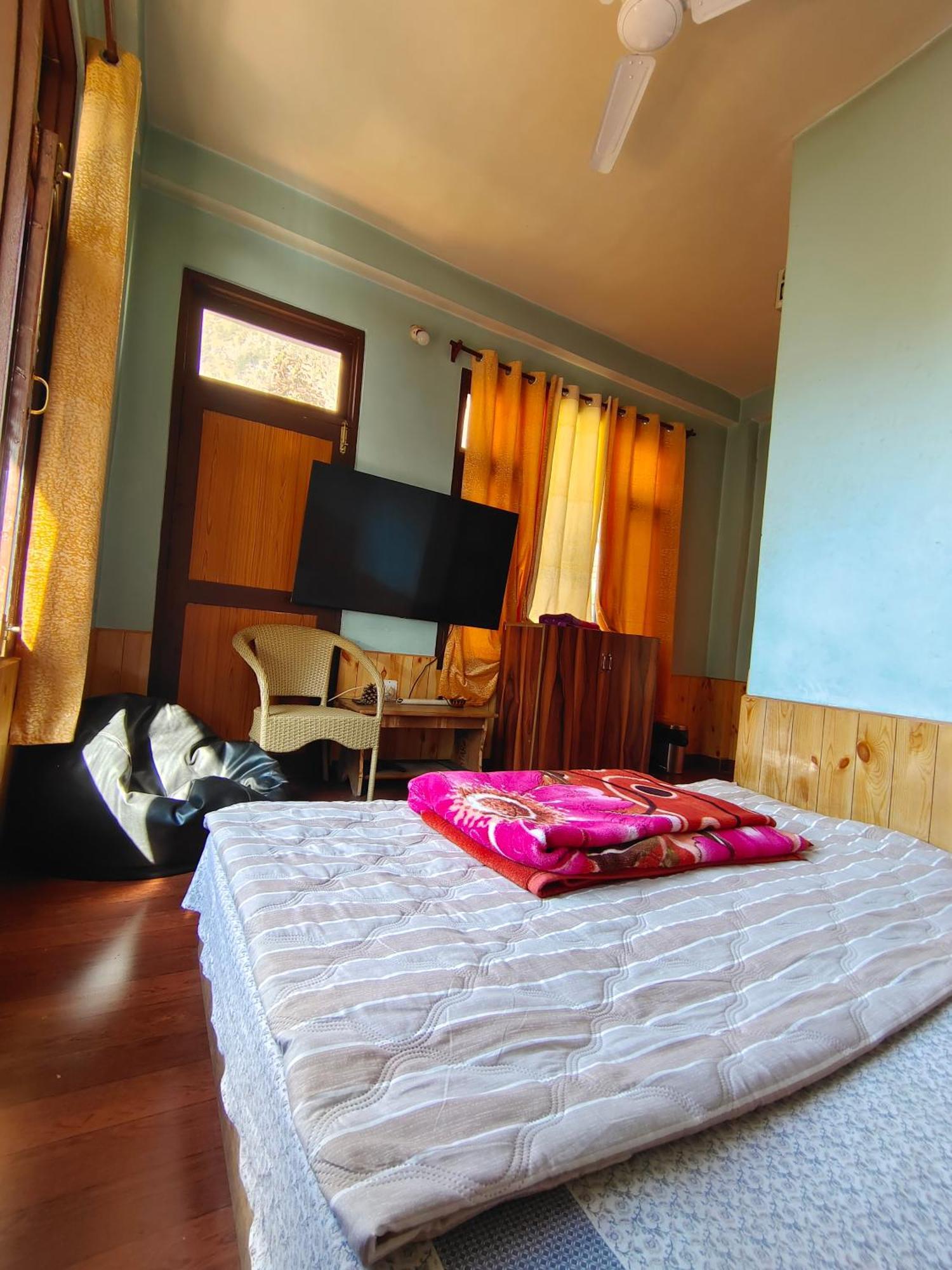 Trinity Homestay Kasol Eksteriør billede